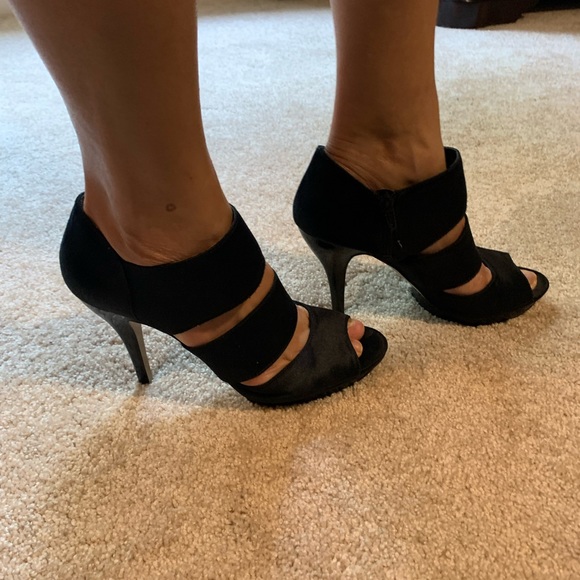 Nine West Pumps . Never been worn . Size 7 M - Picture 3 of 5
